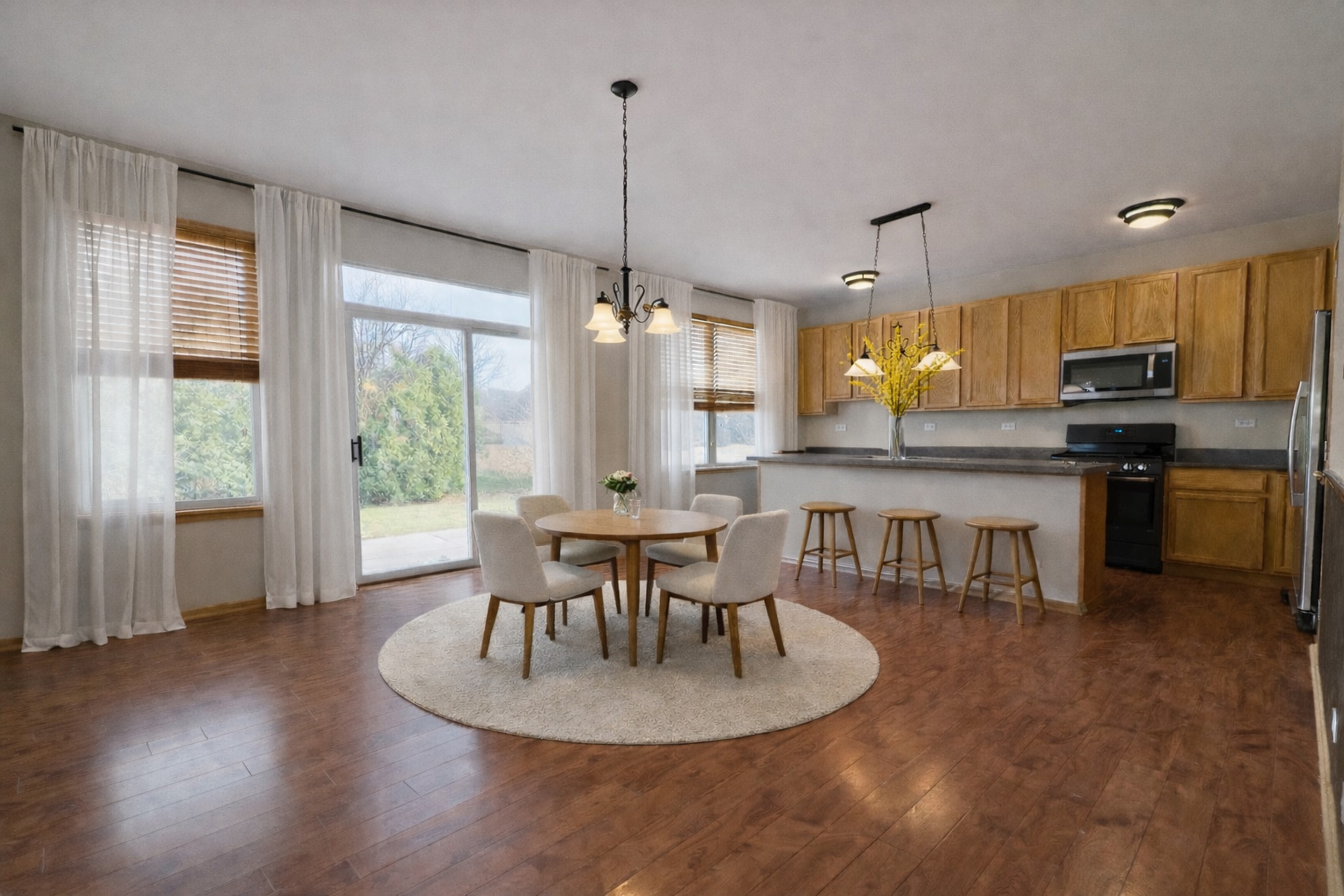 748 VERSAILLES Parkway, Oswego, IL 60543