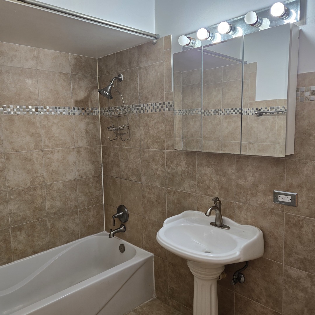 1915 TINA Lane, Flossmoor, IL 60422