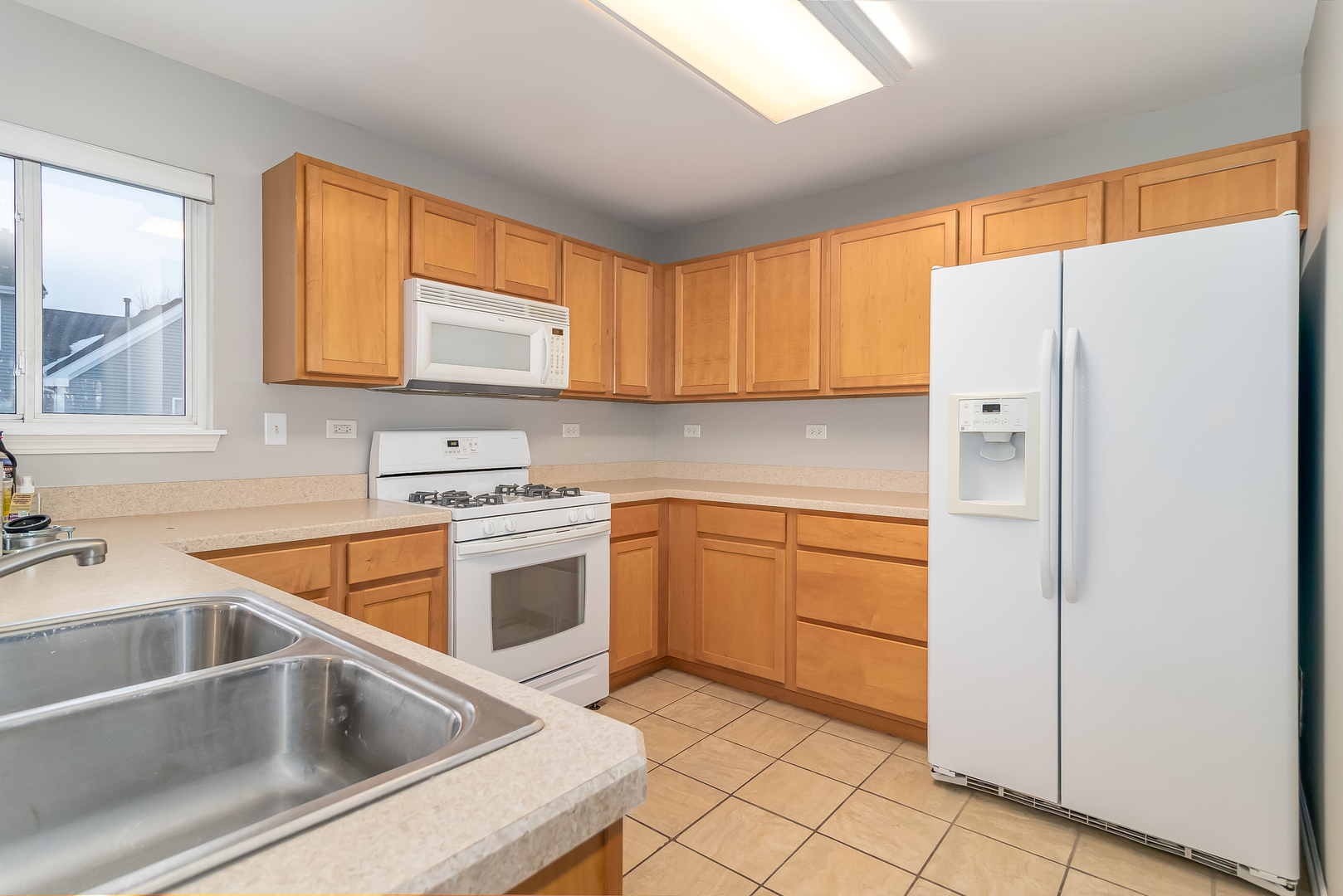 520 Lincoln Station Drive, Oswego, IL 60543