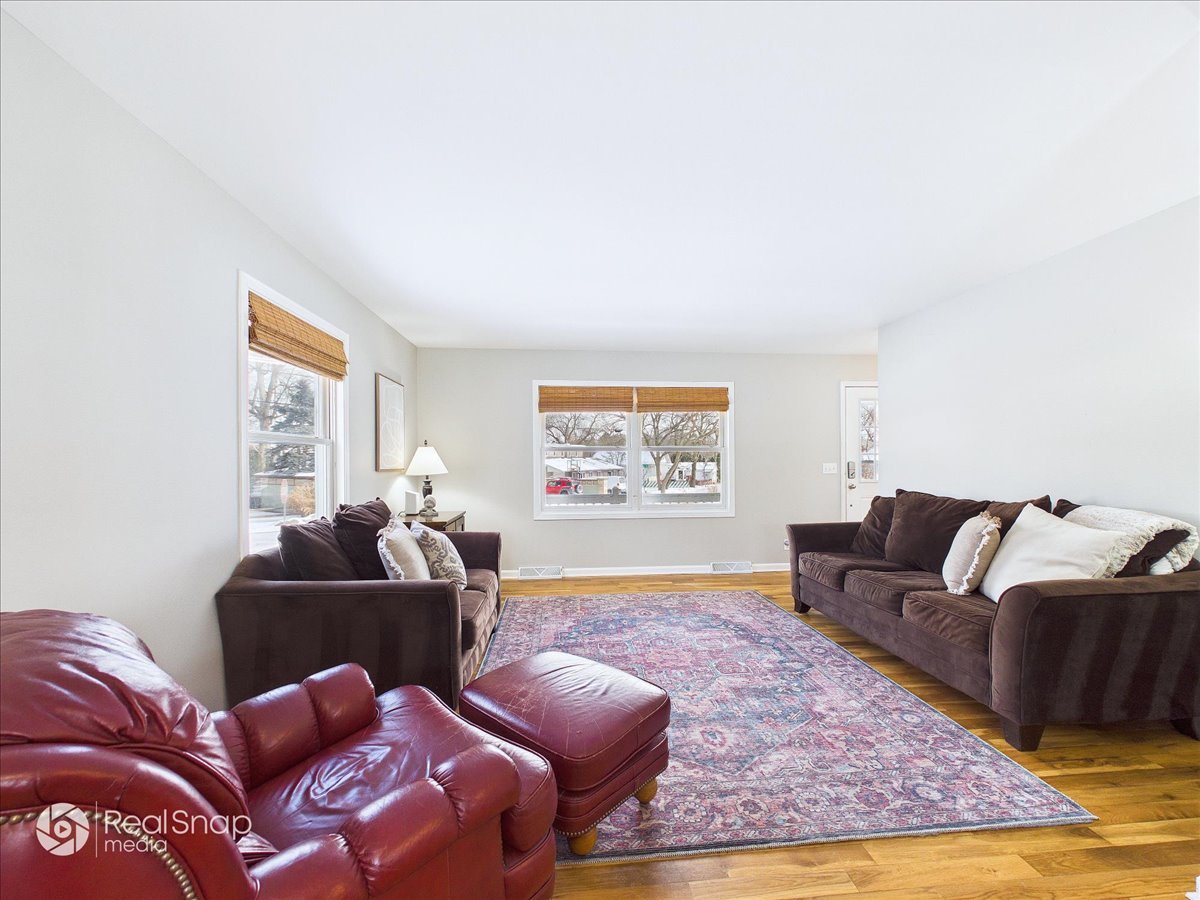 34070 N Lilac Avenue, Grayslake, IL 60030