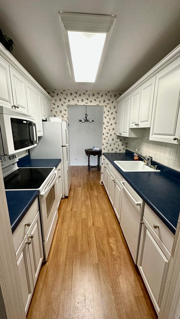 2500 Windsor Mall #2D, Park Ridge, IL 60068