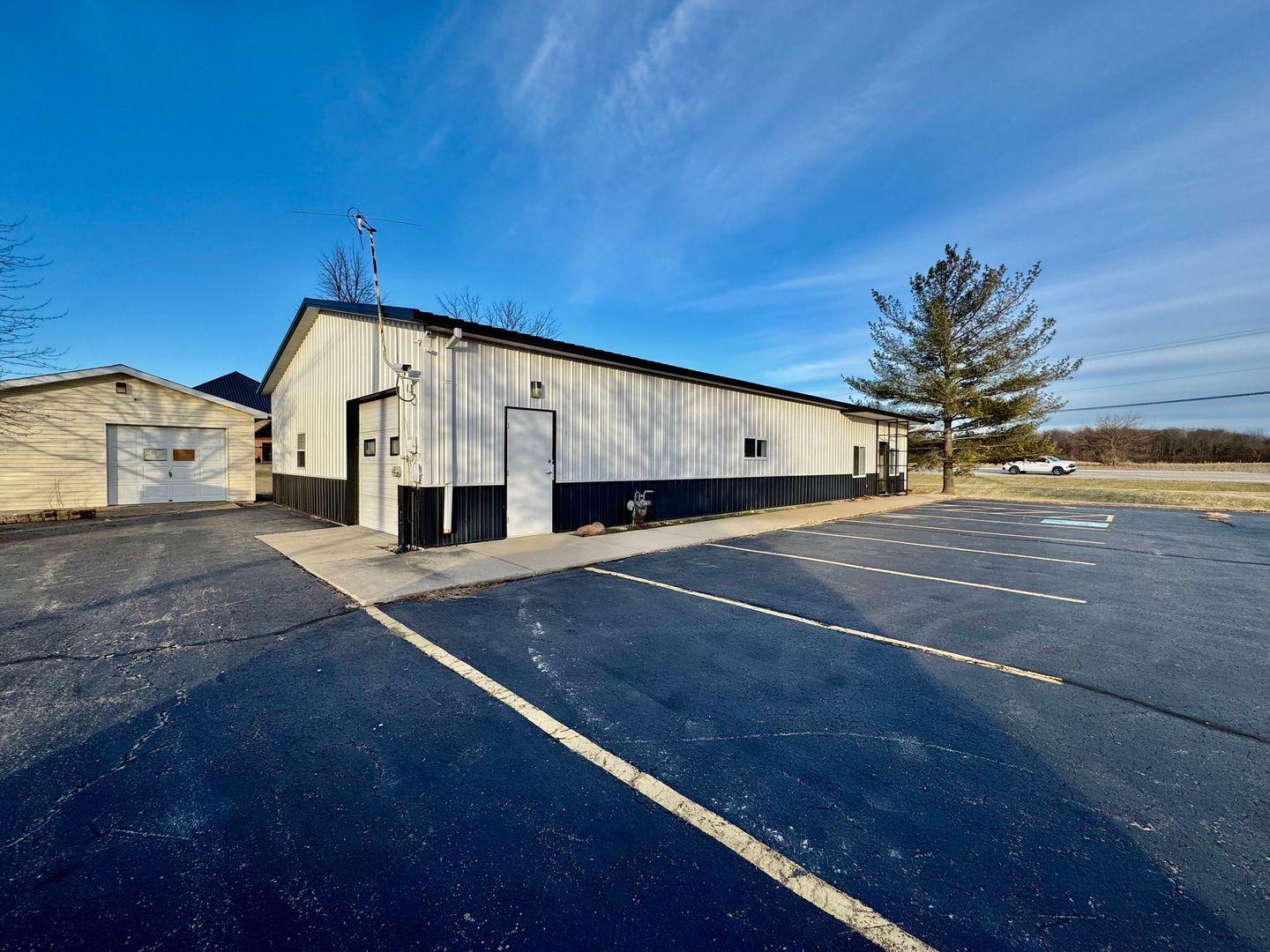 9 Enterprise Drive, Lasalle, IL 61301
