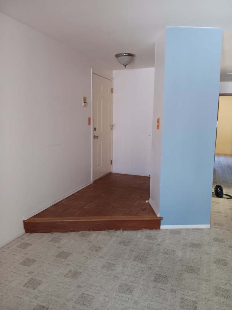 15 Creekside Circle #B, Elgin, IL 60123