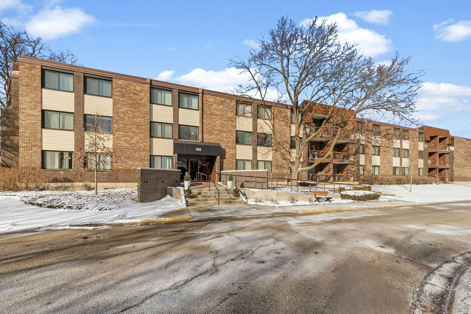 450 Raintree Court #3P, Glen Ellyn, IL 60137