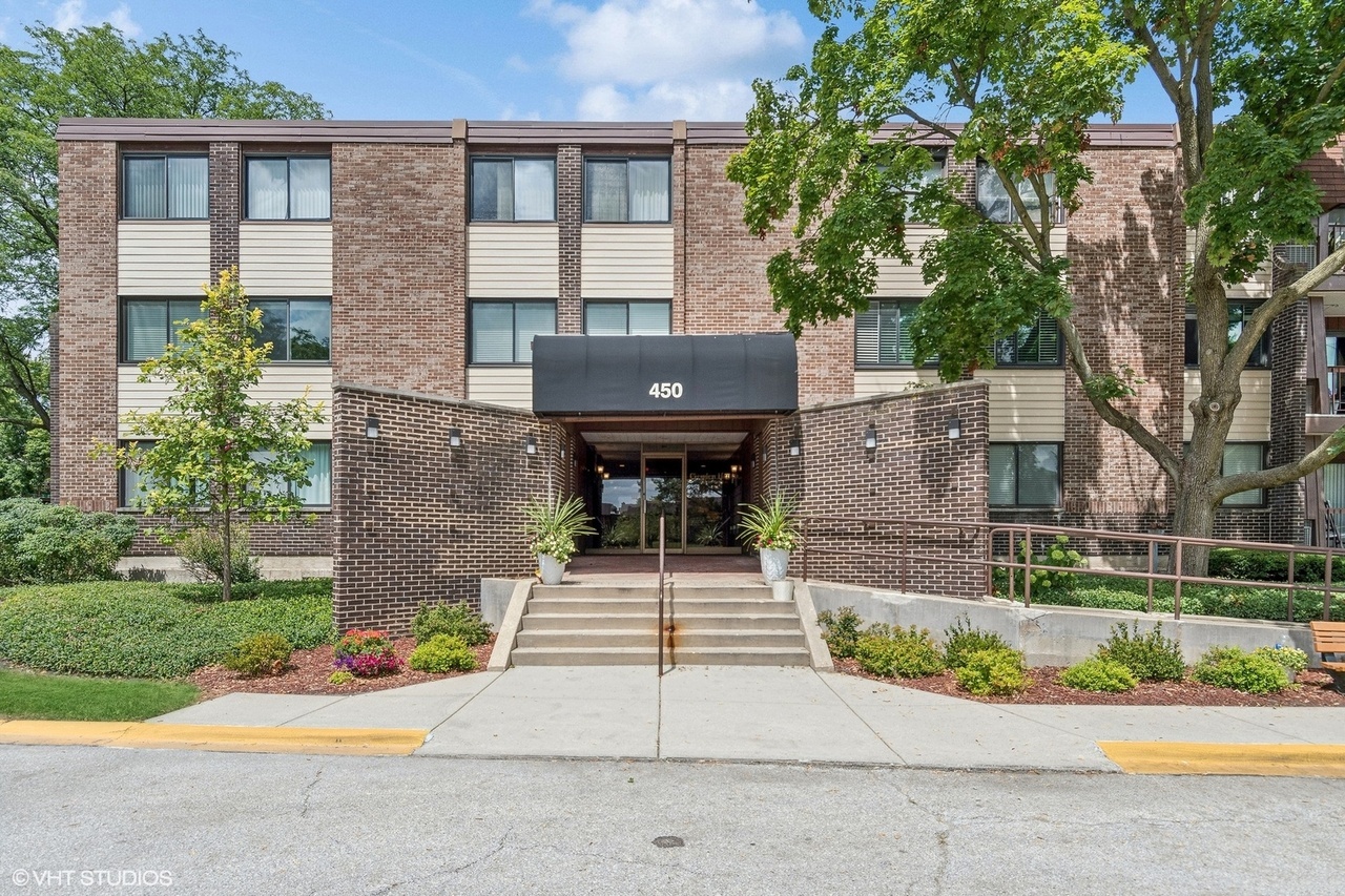 450 Raintree Court #3P, Glen Ellyn, IL 60137