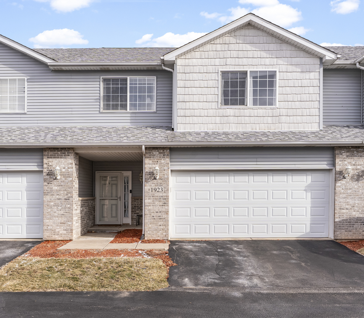 1923 Waters Edge Drive, Minooka, IL 60447