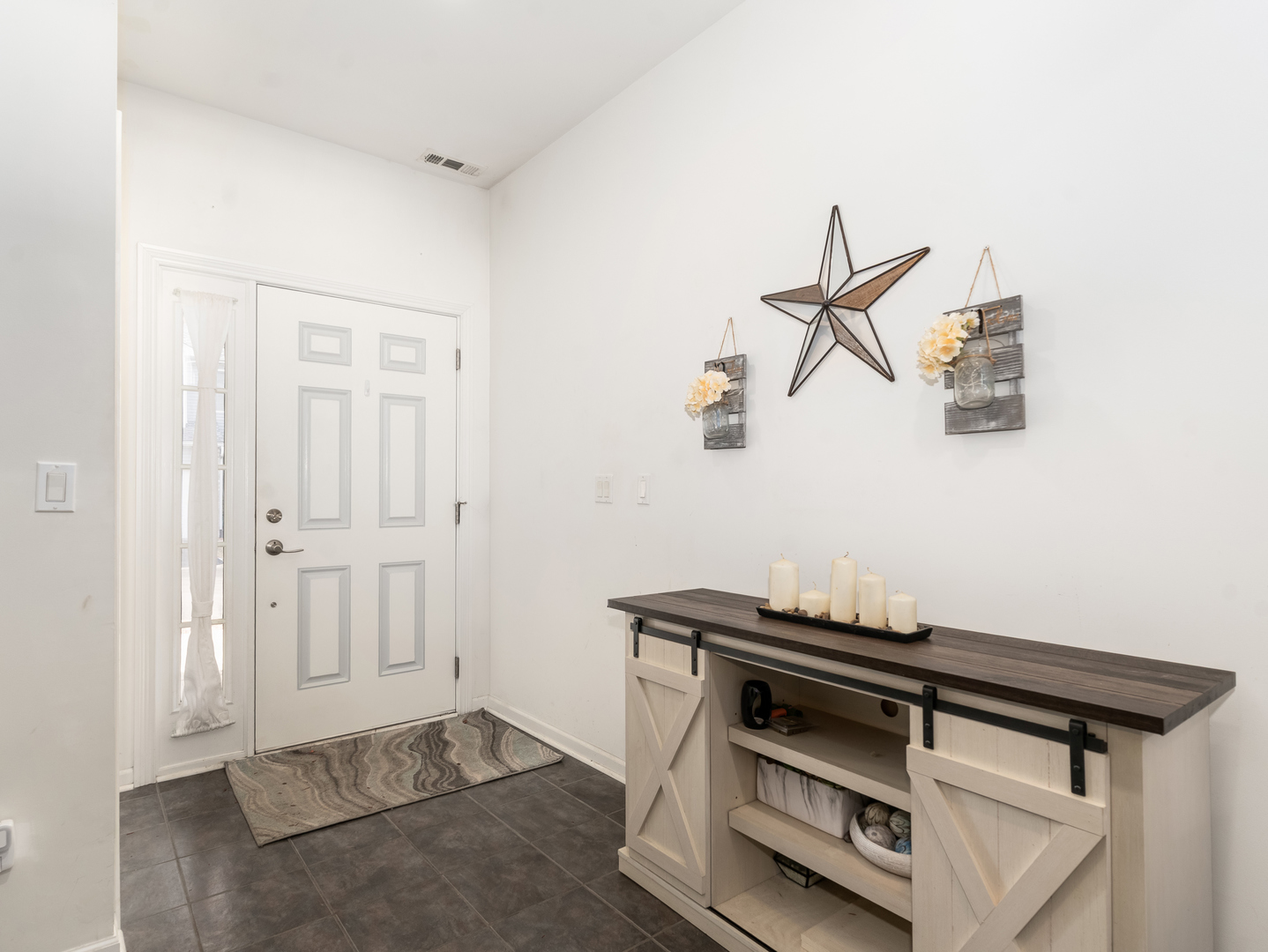 1923 Waters Edge Drive, Minooka, IL 60447