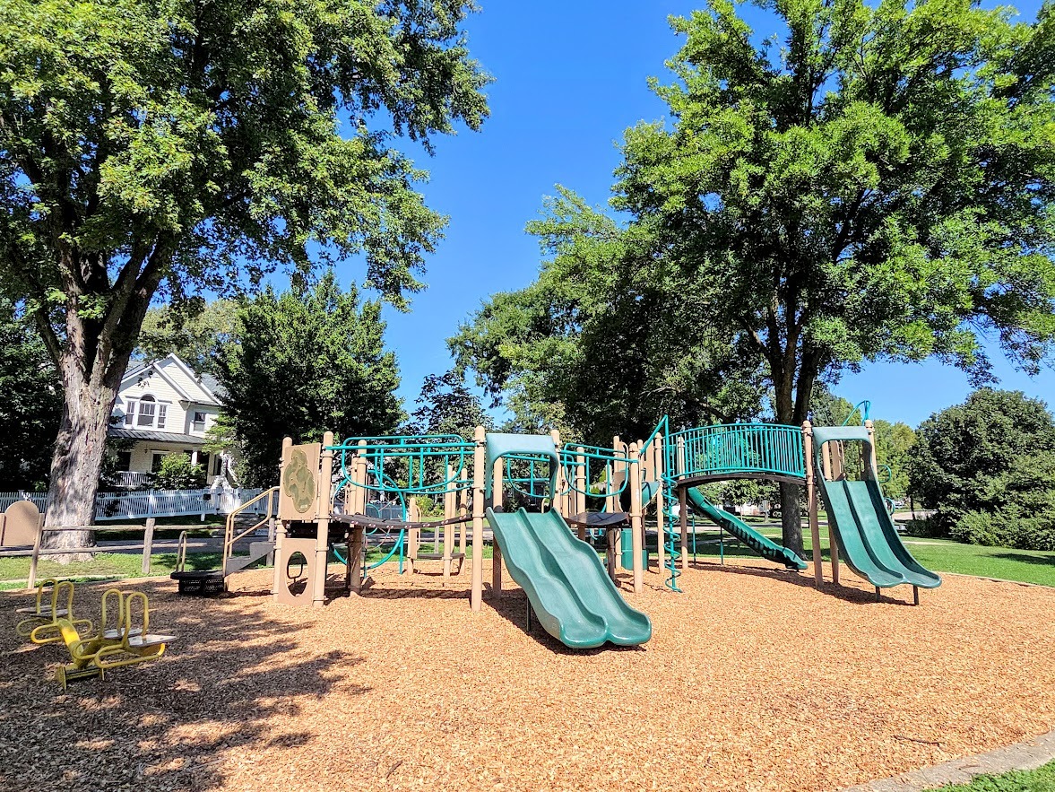 3919 Washington Street, Downers Grove, IL 60515