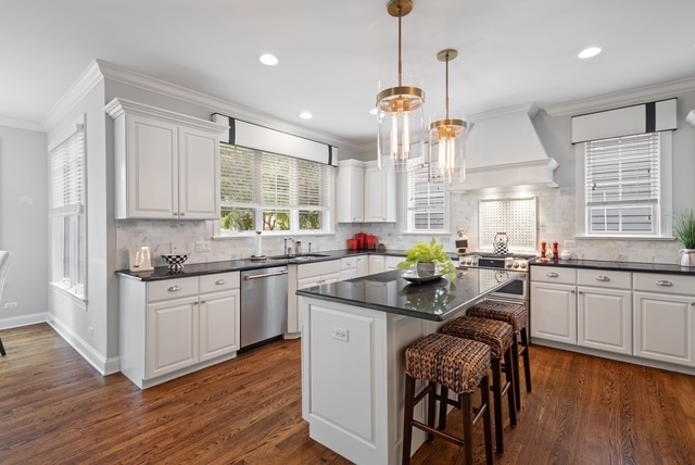 3919 Washington Street, Downers Grove, IL 60515