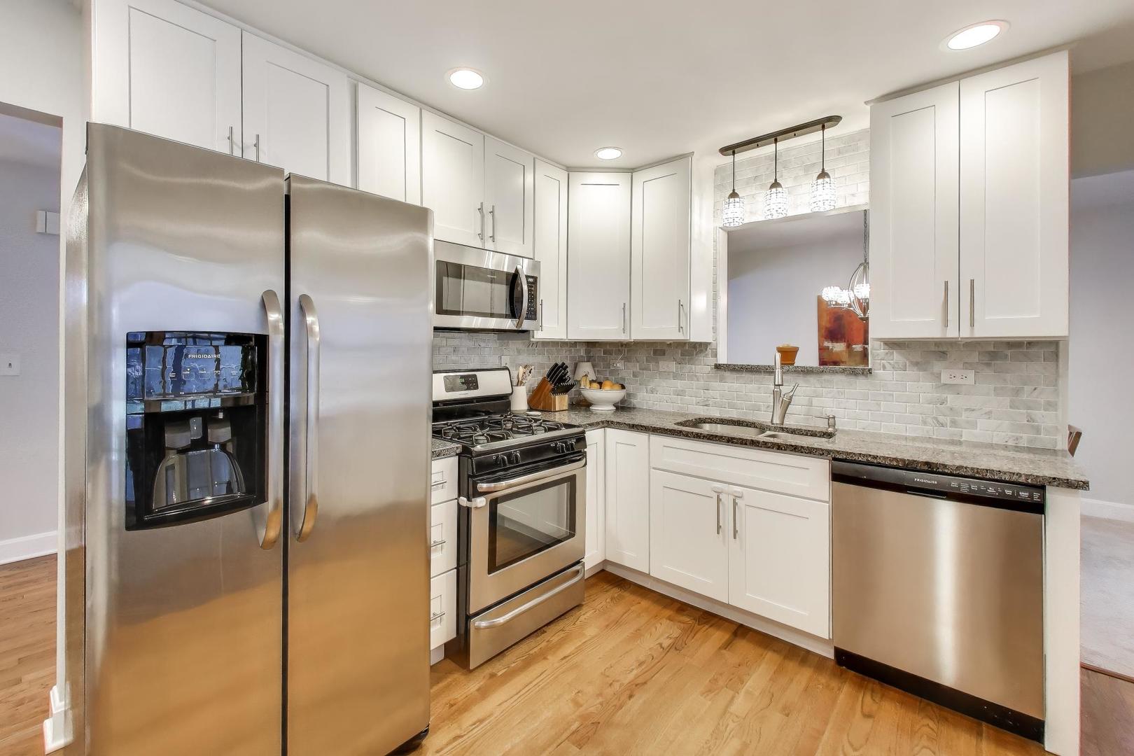 421 Berry Drive, Naperville, IL 60540