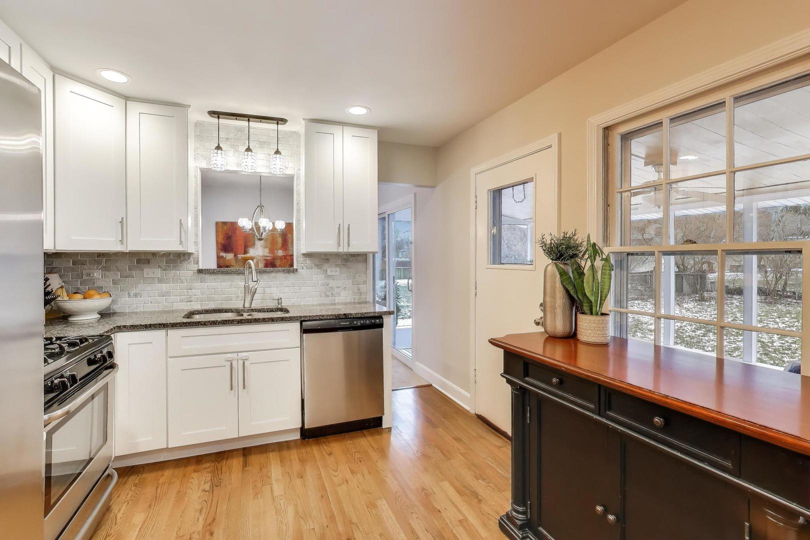 421 Berry Drive, Naperville, IL 60540