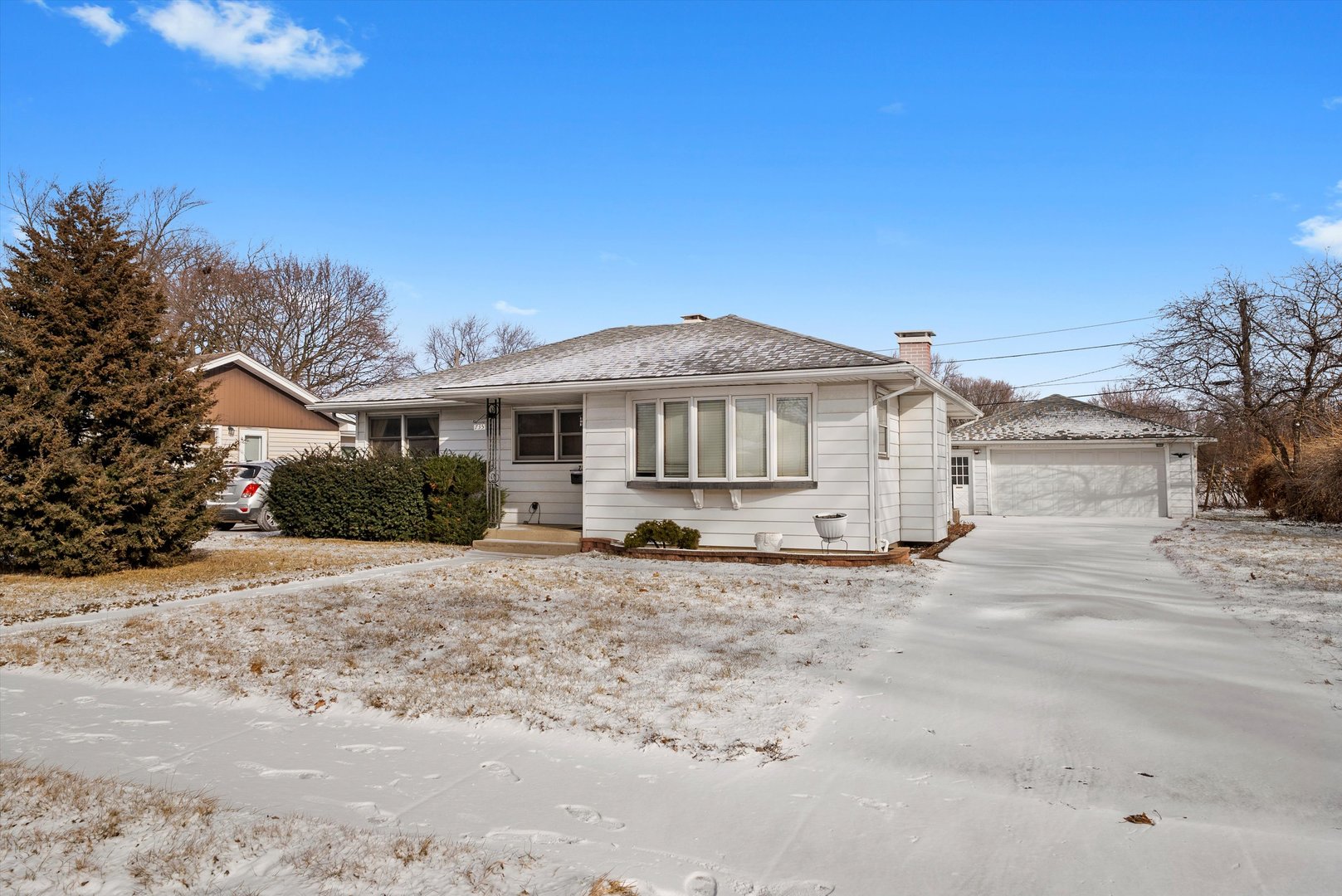 735 Westgate Drive, Aurora, IL 60506