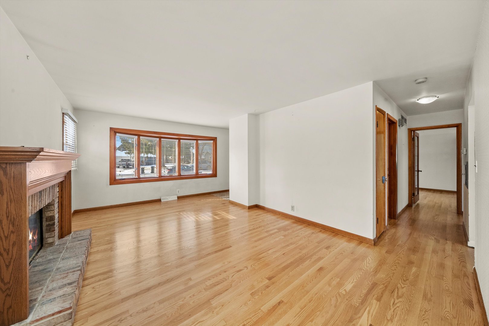 735 Westgate Drive, Aurora, IL 60506