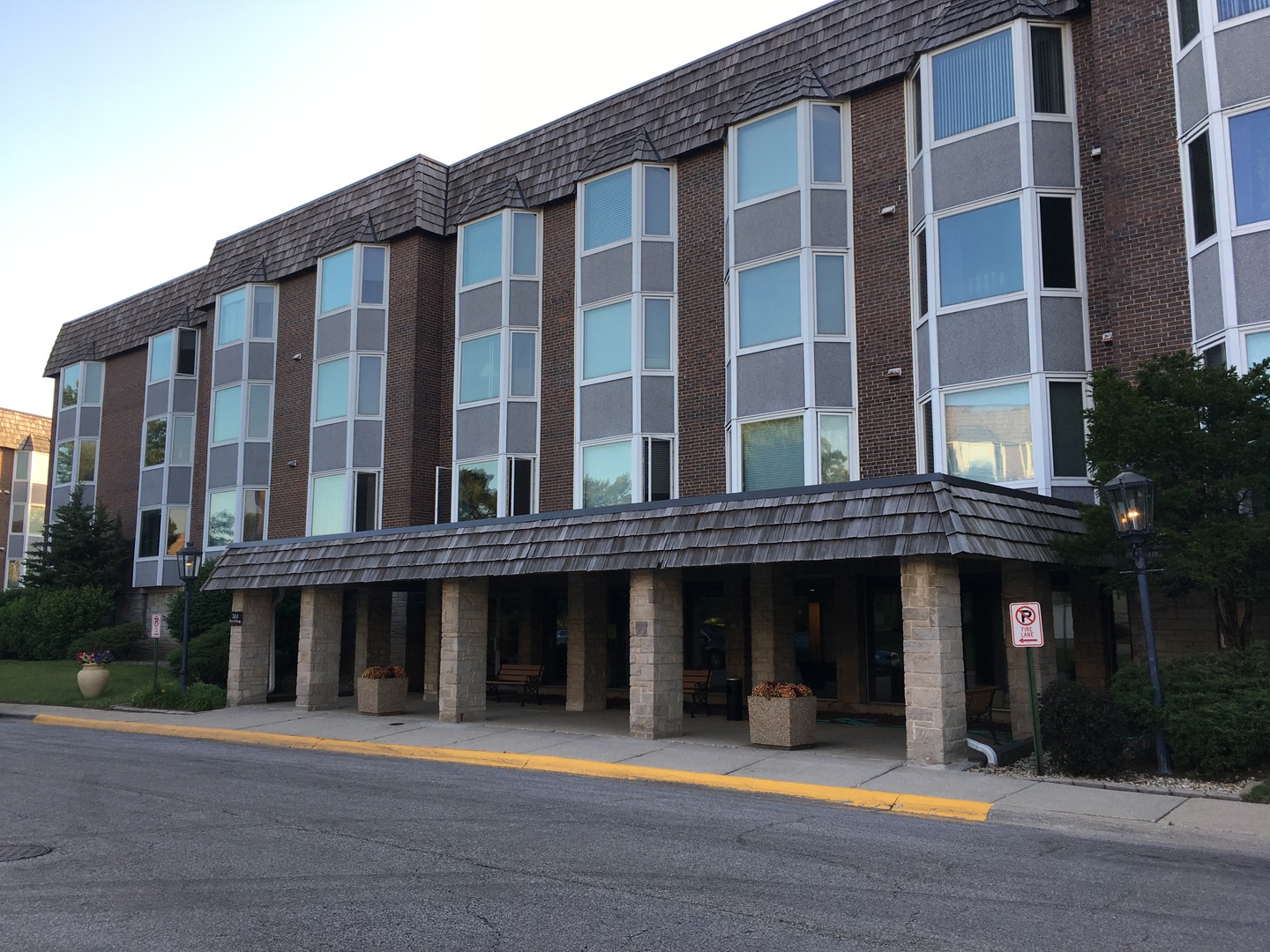 300 Thames Parkway #3D, Park Ridge, IL 60068