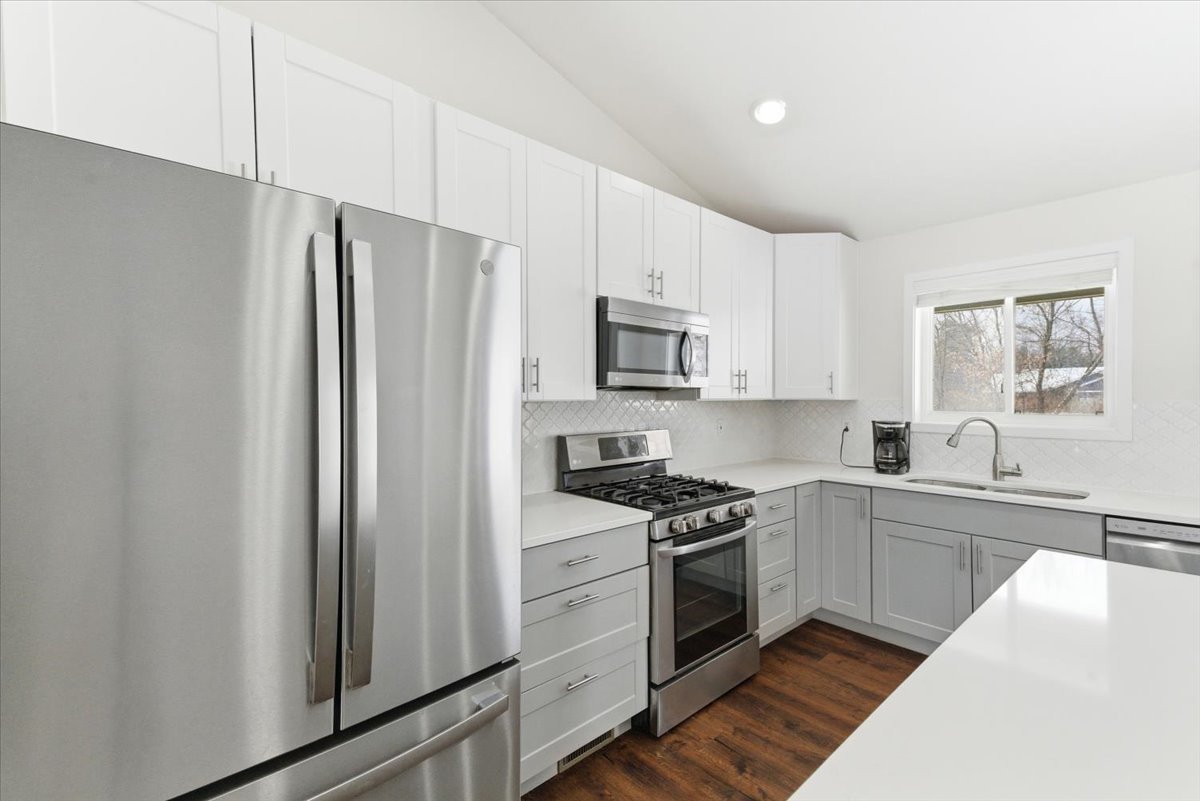 214 Garnett Avenue, Winthrop Harbor, IL 60096