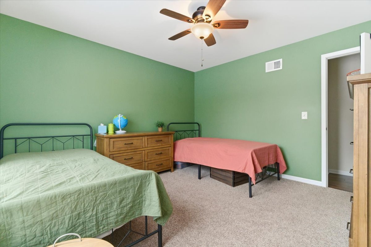 214 Garnett Avenue, Winthrop Harbor, IL 60096