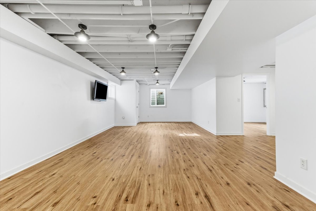 214 Garnett Avenue, Winthrop Harbor, IL 60096