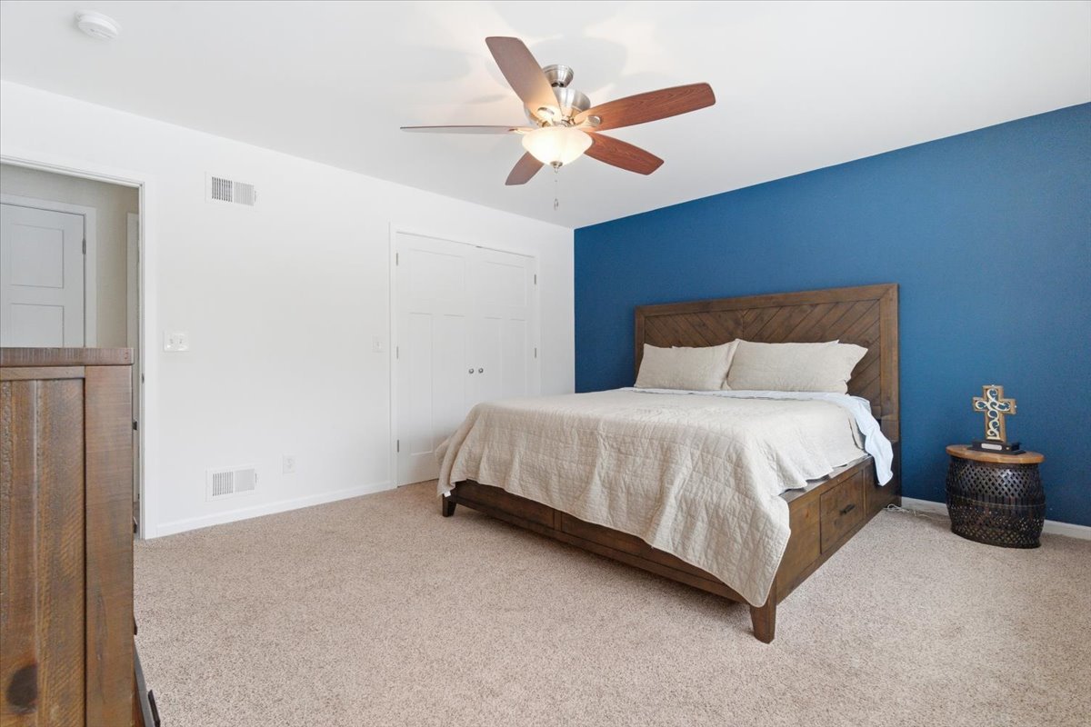 214 Garnett Avenue, Winthrop Harbor, IL 60096