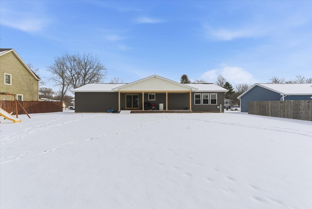 214 Garnett Avenue, Winthrop Harbor, IL 60096