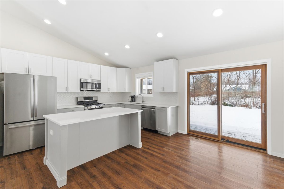 214 Garnett Avenue, Winthrop Harbor, IL 60096