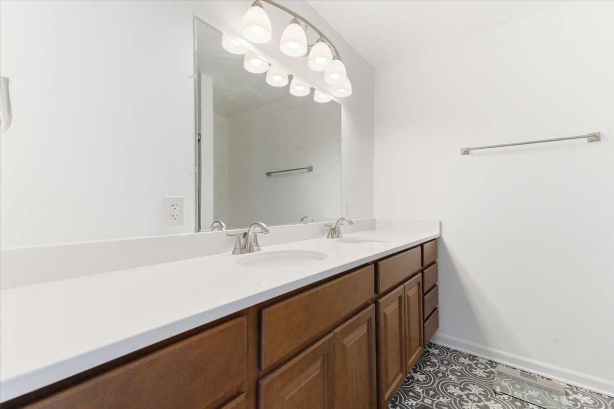 214 Garnett Avenue, Winthrop Harbor, IL 60096