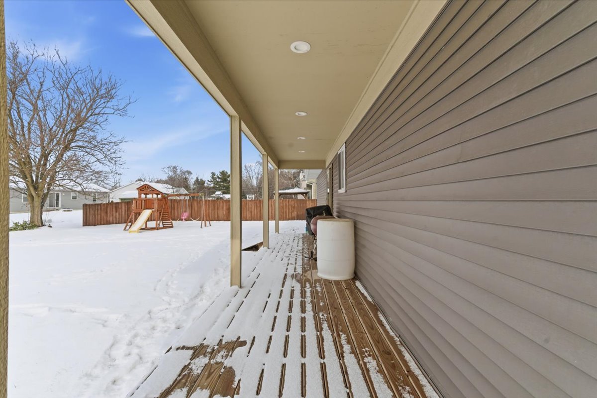 214 Garnett Avenue, Winthrop Harbor, IL 60096