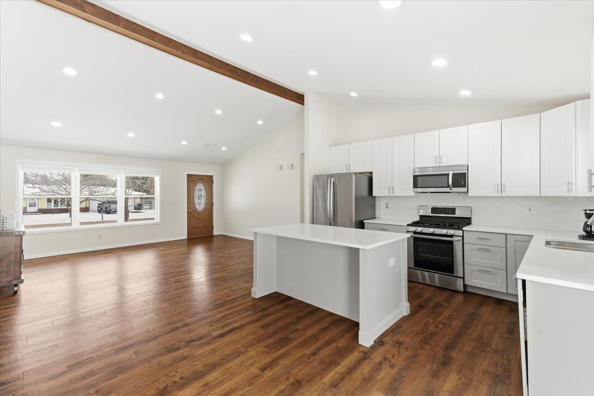 214 Garnett Avenue, Winthrop Harbor, IL 60096