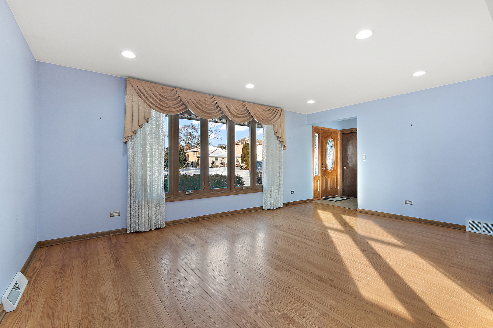 9745 S 81st Avenue, Palos Hills, IL 60465