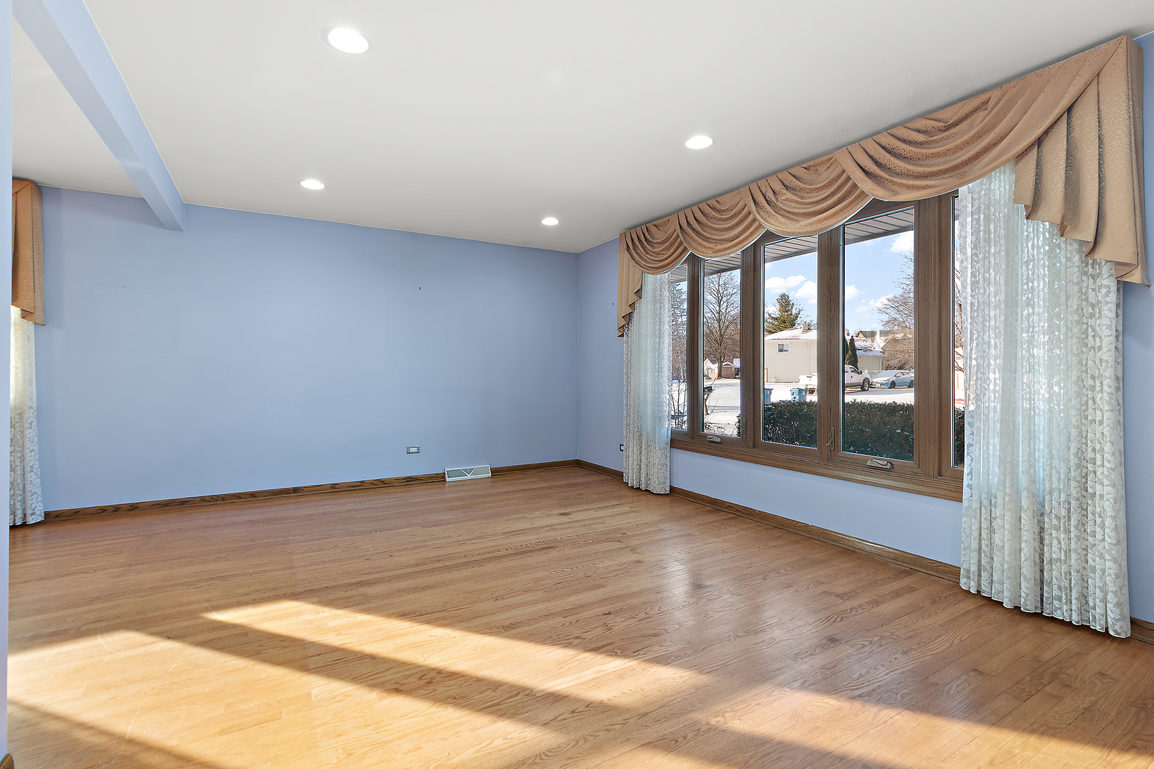 9745 S 81st Avenue, Palos Hills, IL 60465