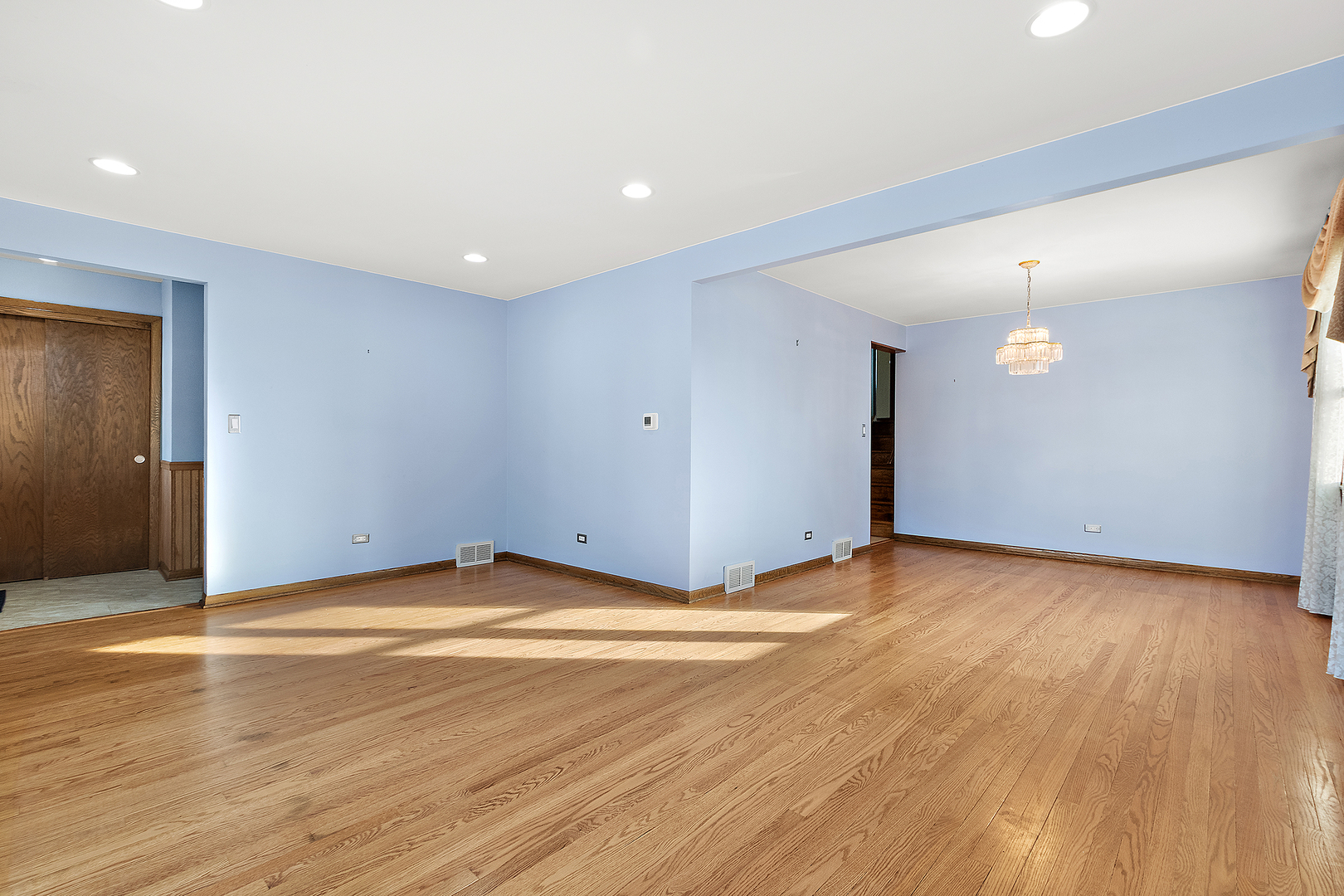 9745 S 81st Avenue, Palos Hills, IL 60465