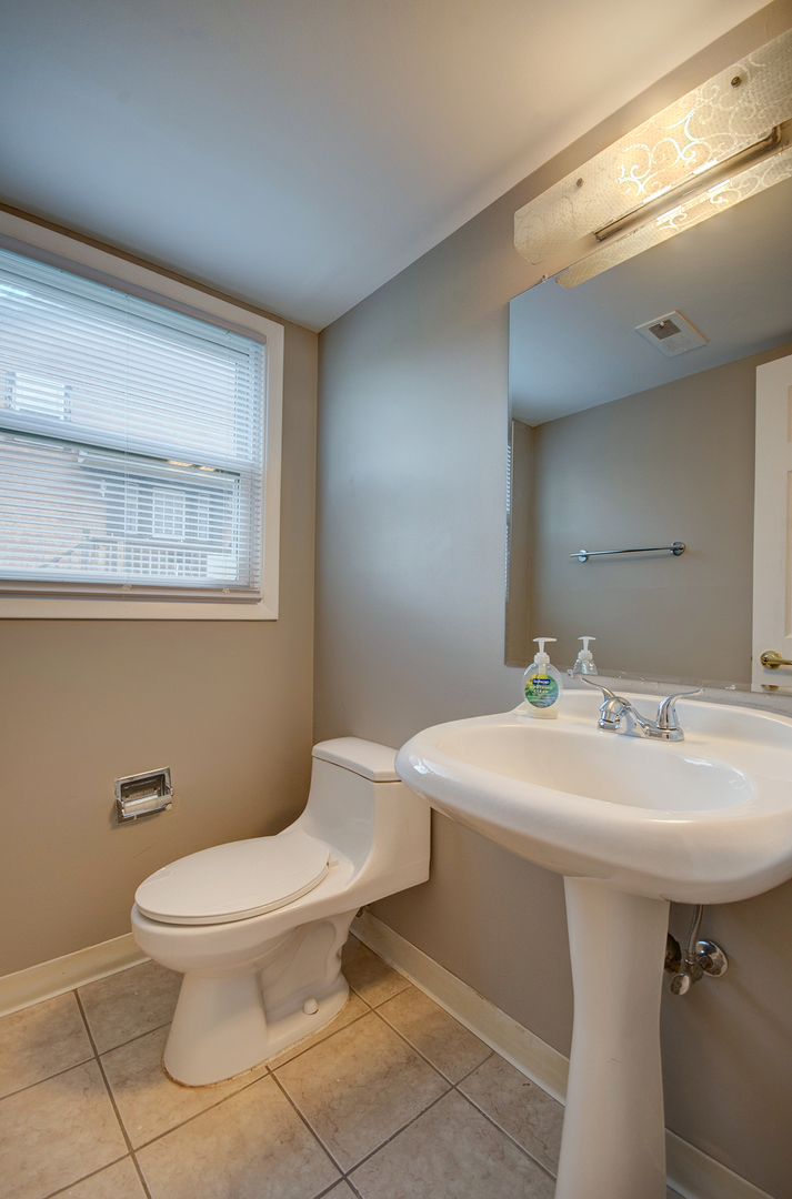 304 Walnut Circle, Bolingbrook, IL 60440