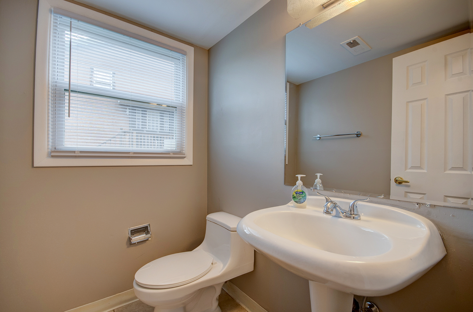 304 Walnut Circle, Bolingbrook, IL 60440