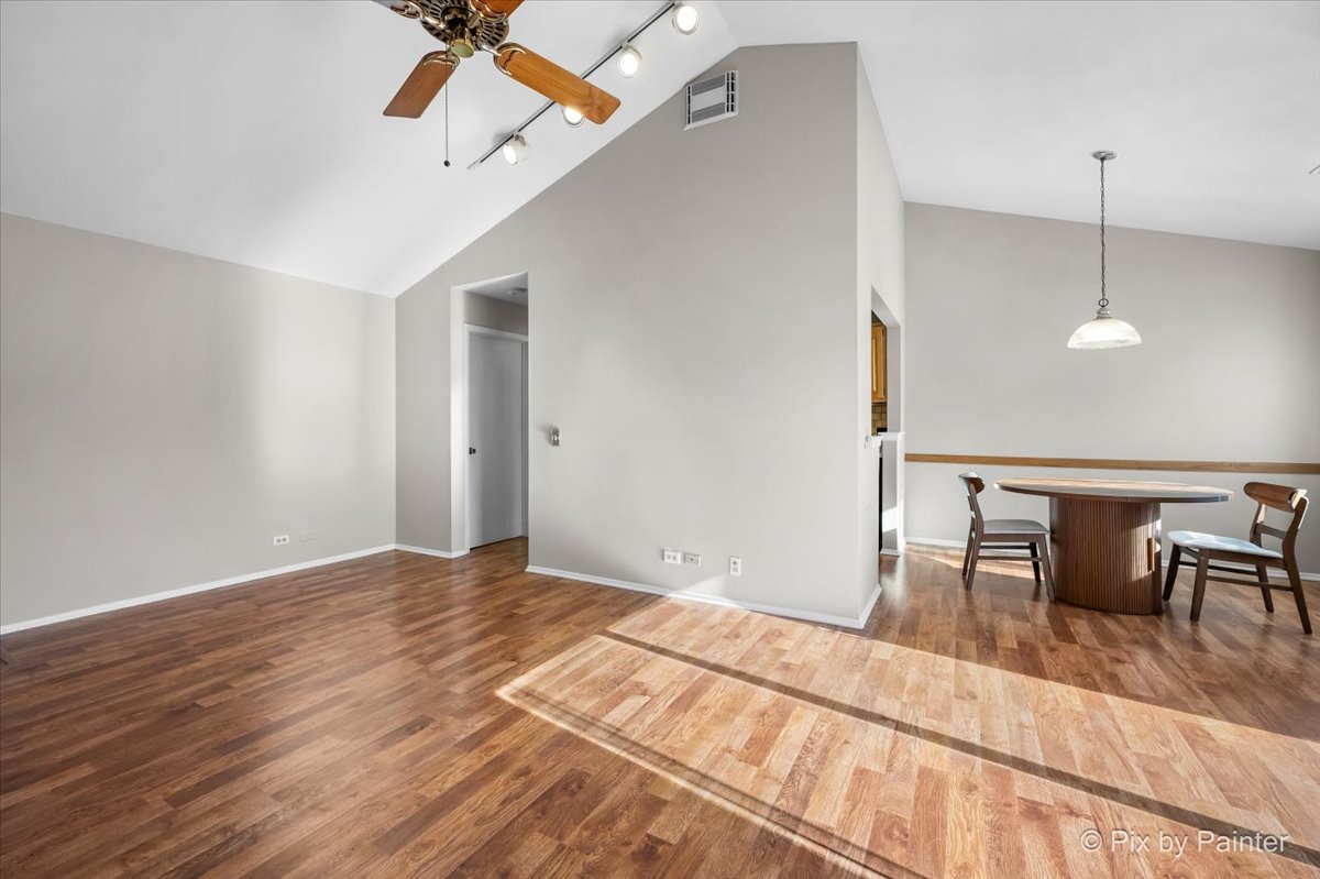 25 Illinois Avenue #L2, Schaumburg, IL 60193