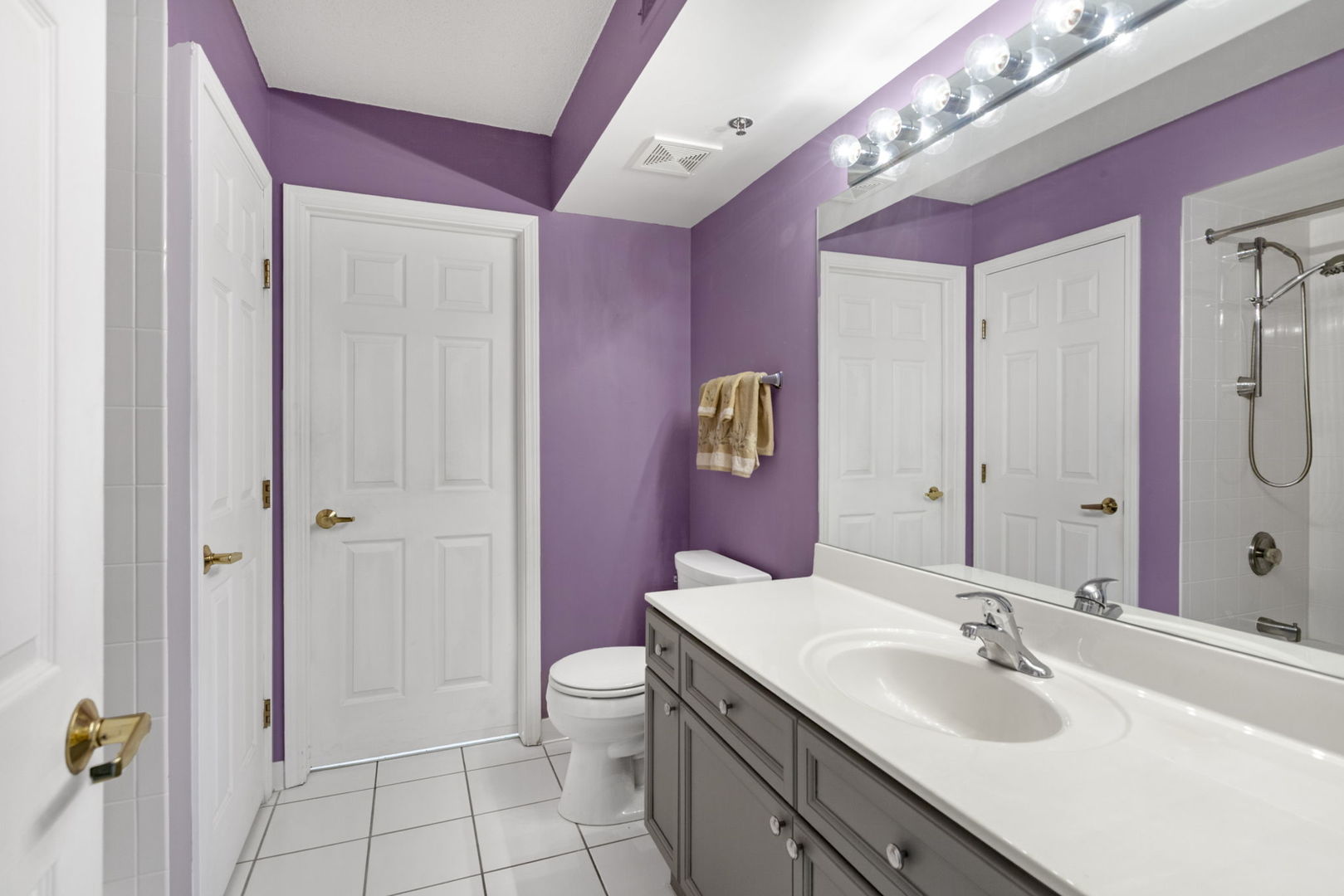 730 Creekside Drive #209, Mount Prospect, IL 60056