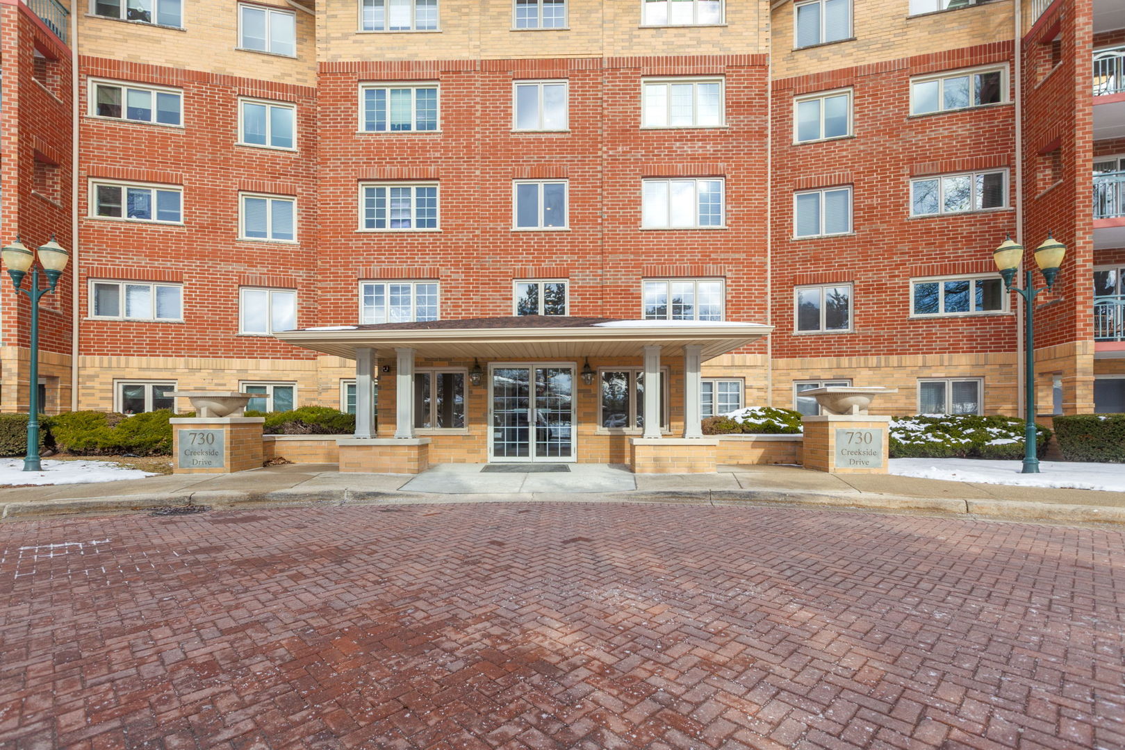 730 Creekside Drive #209, Mount Prospect, IL 60056