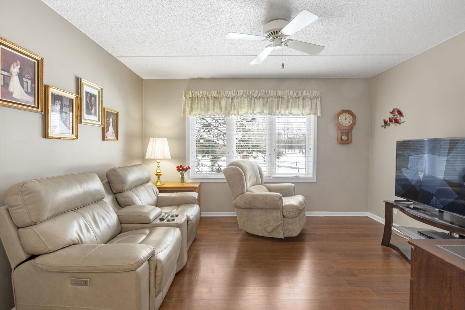 730 Creekside Drive #209, Mount Prospect, IL 60056