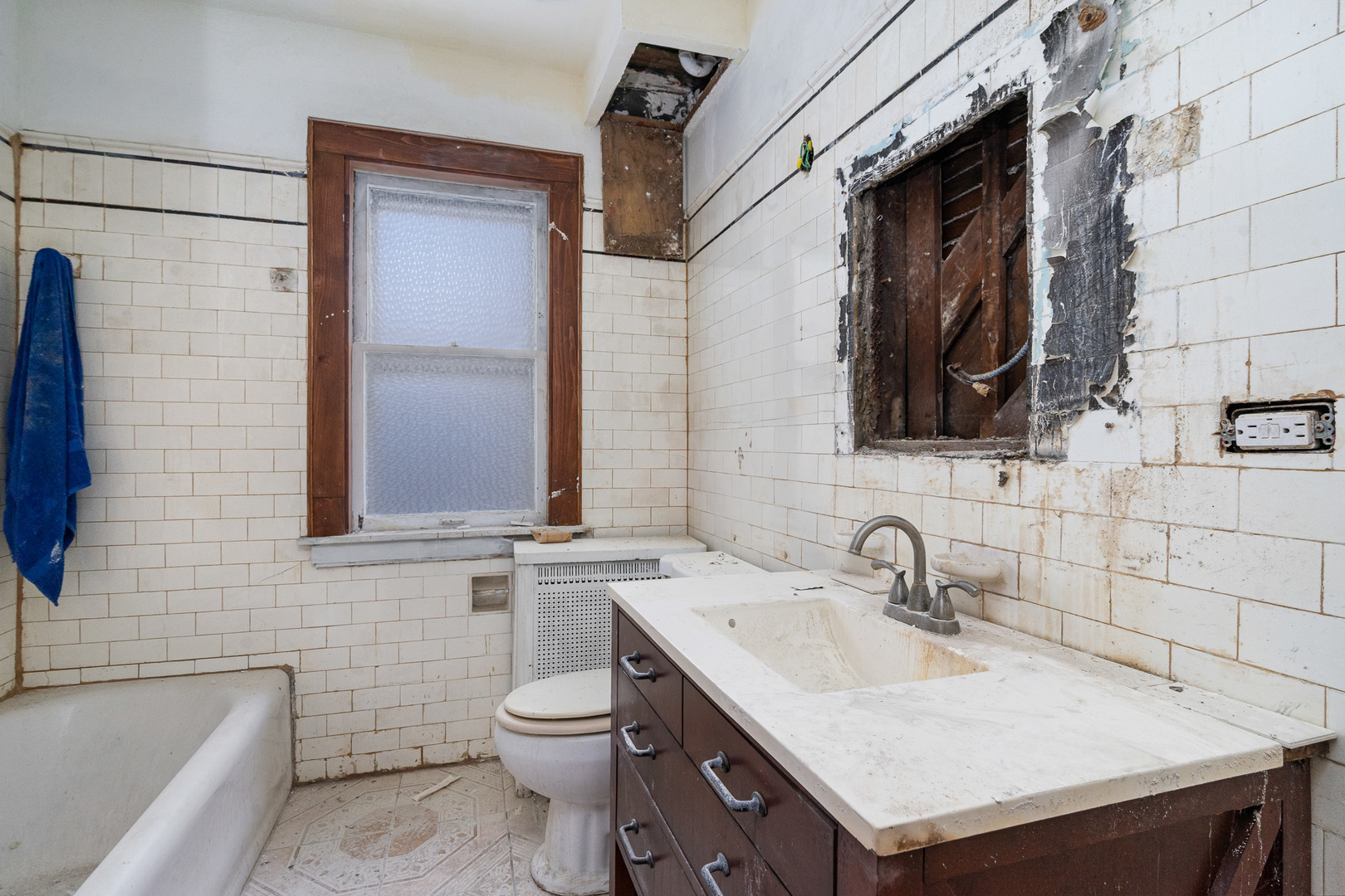 8152 S Wood Street, Chicago, IL 60620