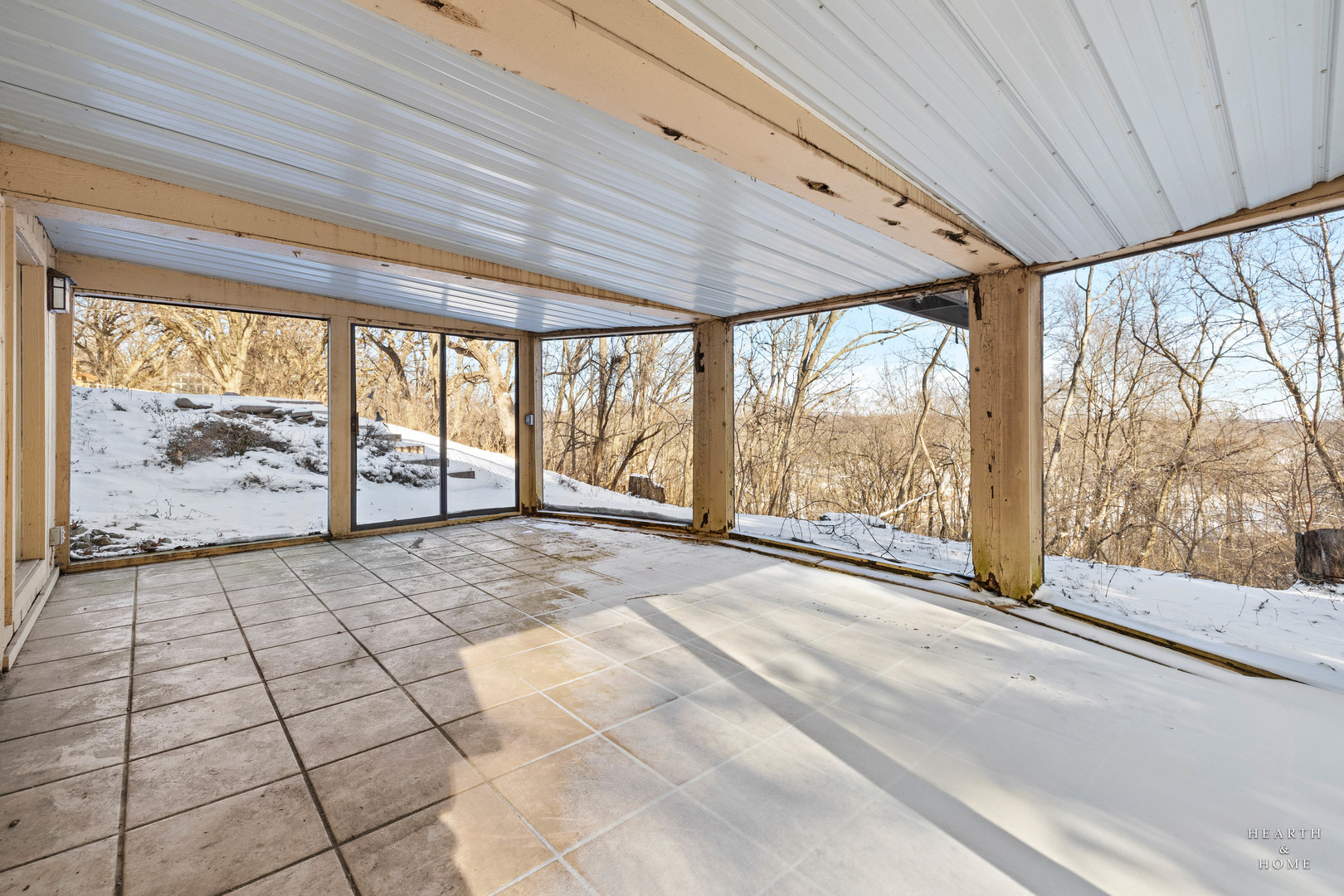 7814 N Pillow Hill Road, Spring Grove, IL 60081