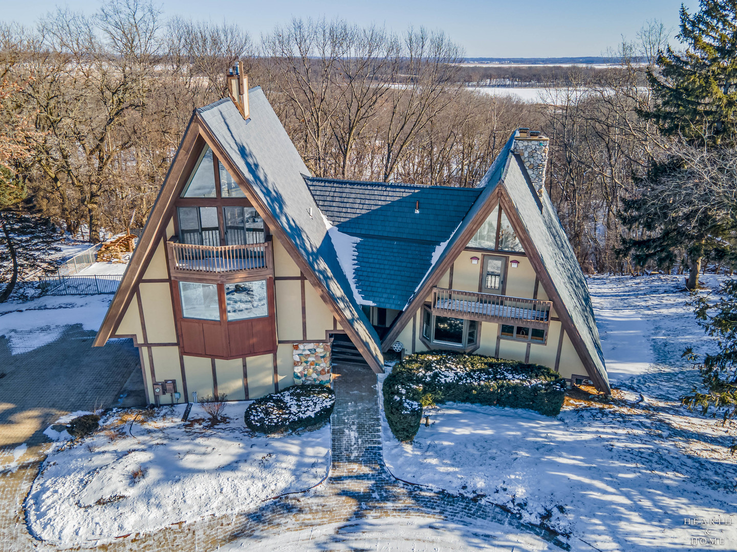 7814 N Pillow Hill Road, Spring Grove, IL 60081