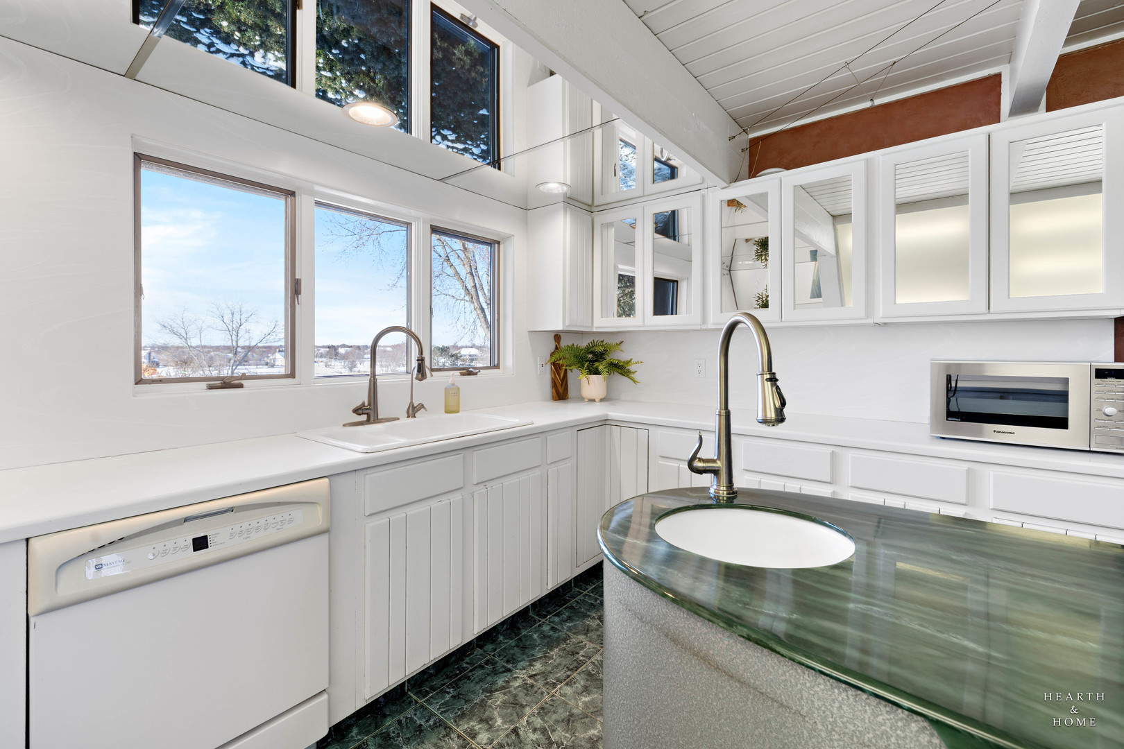 7814 N Pillow Hill Road, Spring Grove, IL 60081