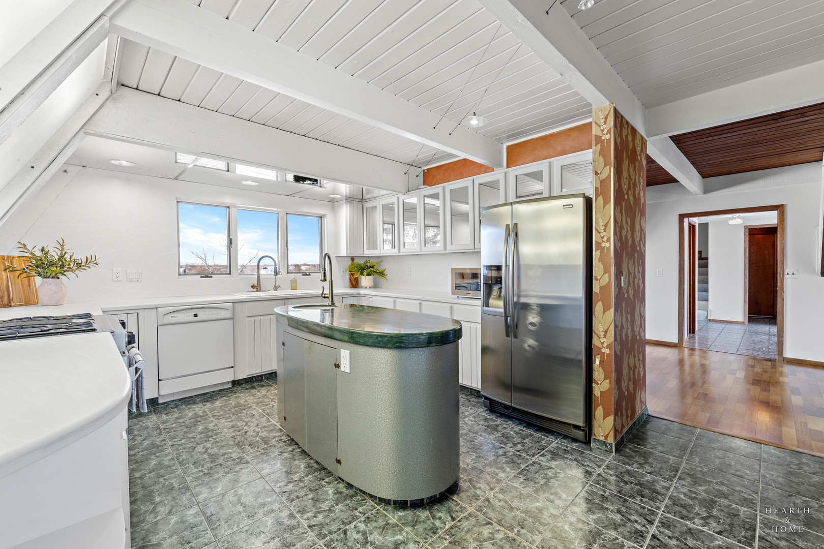 7814 N Pillow Hill Road, Spring Grove, IL 60081