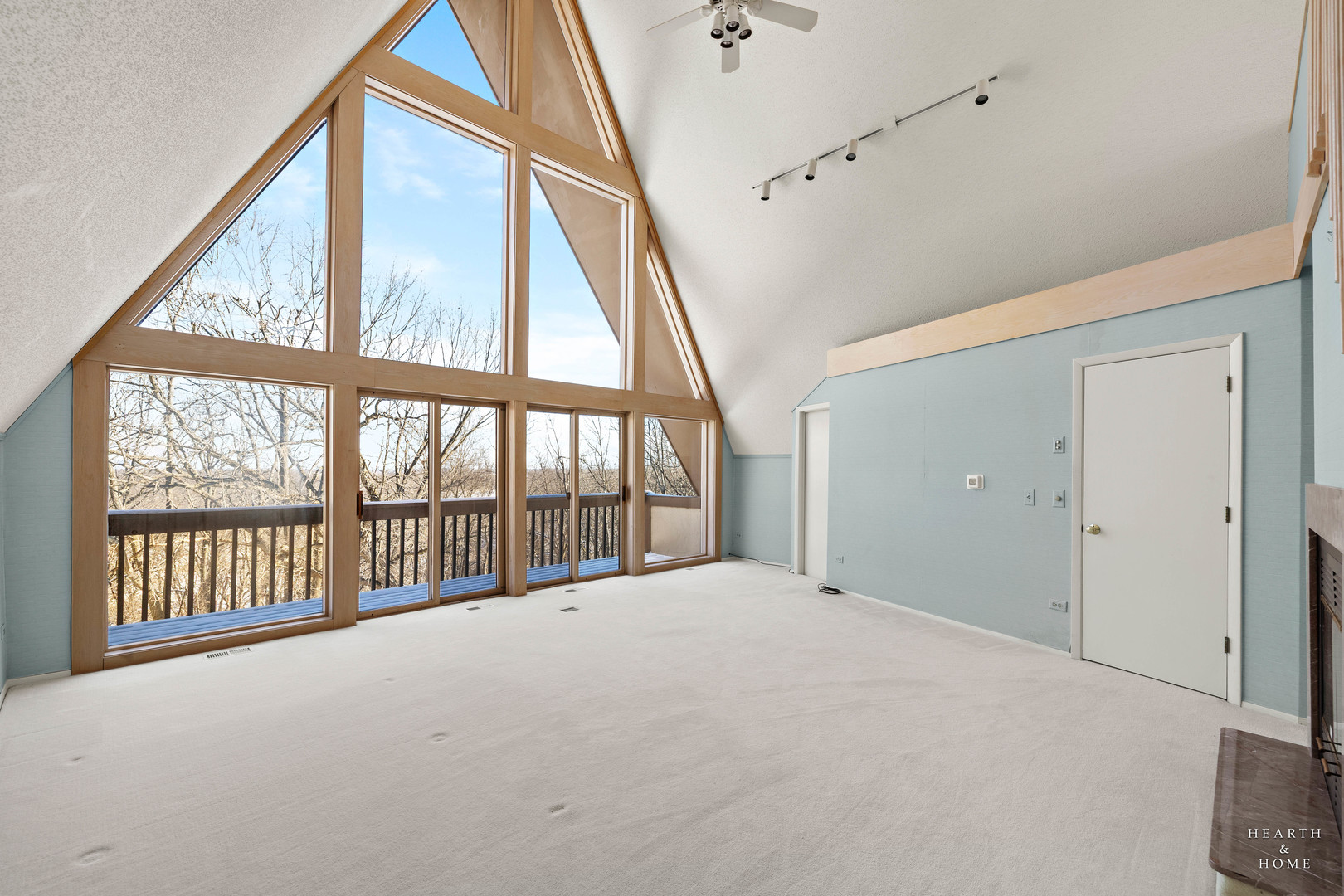 7814 N Pillow Hill Road, Spring Grove, IL 60081