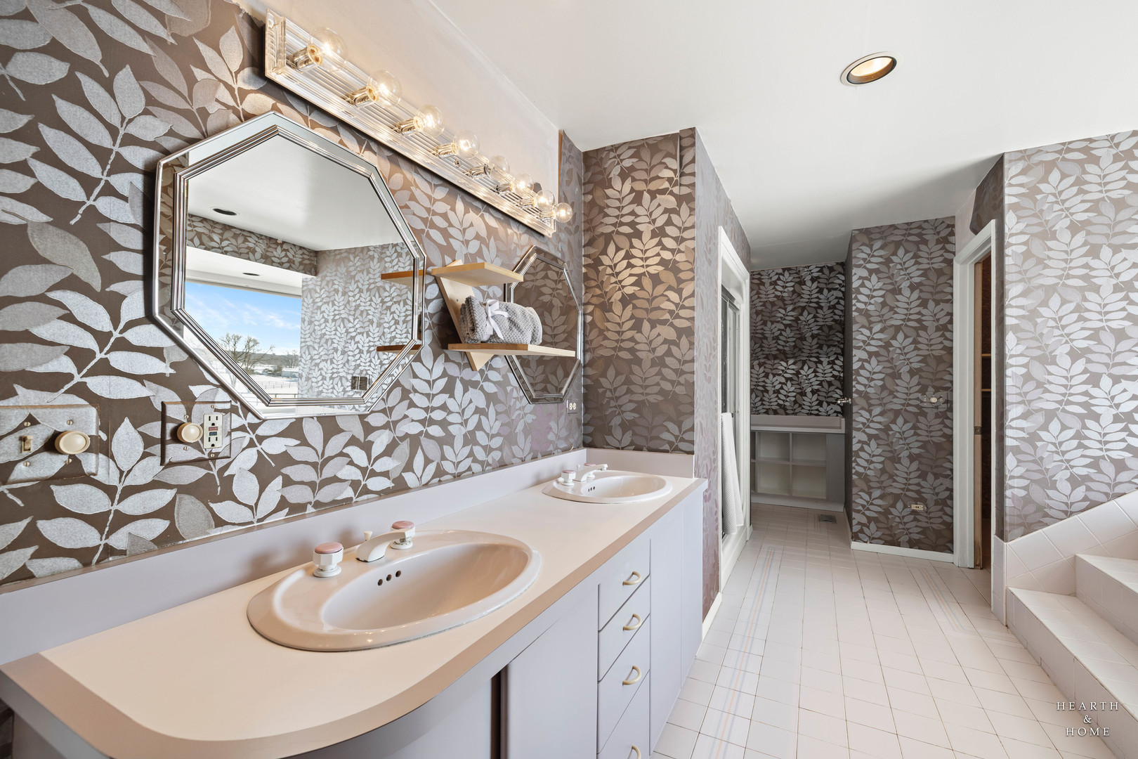 7814 N Pillow Hill Road, Spring Grove, IL 60081