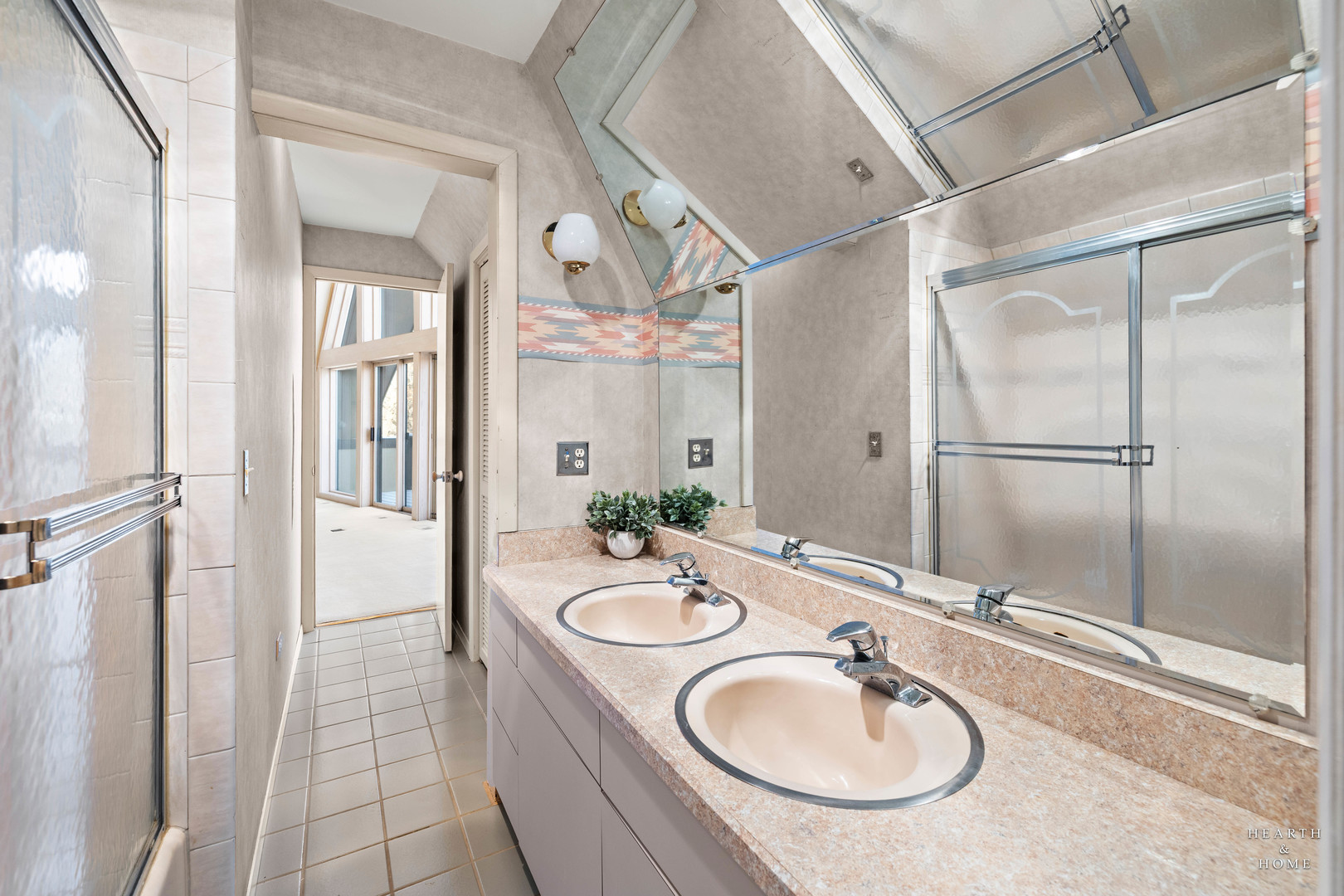 7814 N Pillow Hill Road, Spring Grove, IL 60081