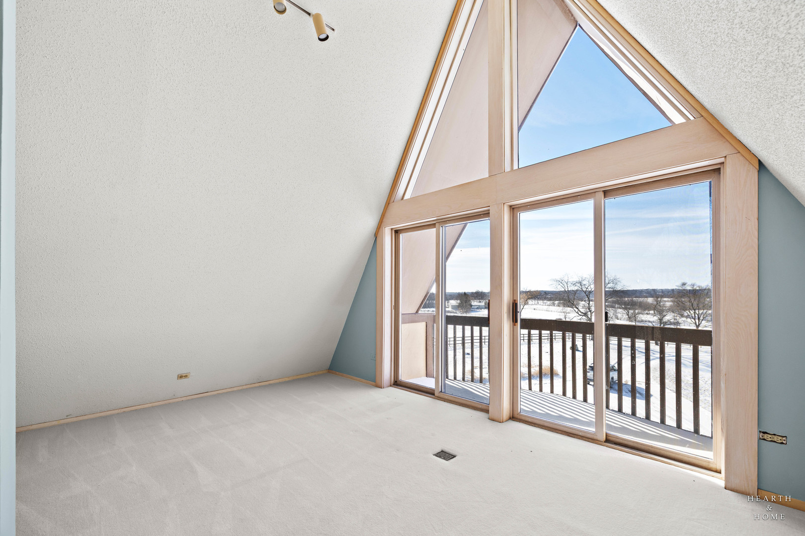 7814 N Pillow Hill Road, Spring Grove, IL 60081