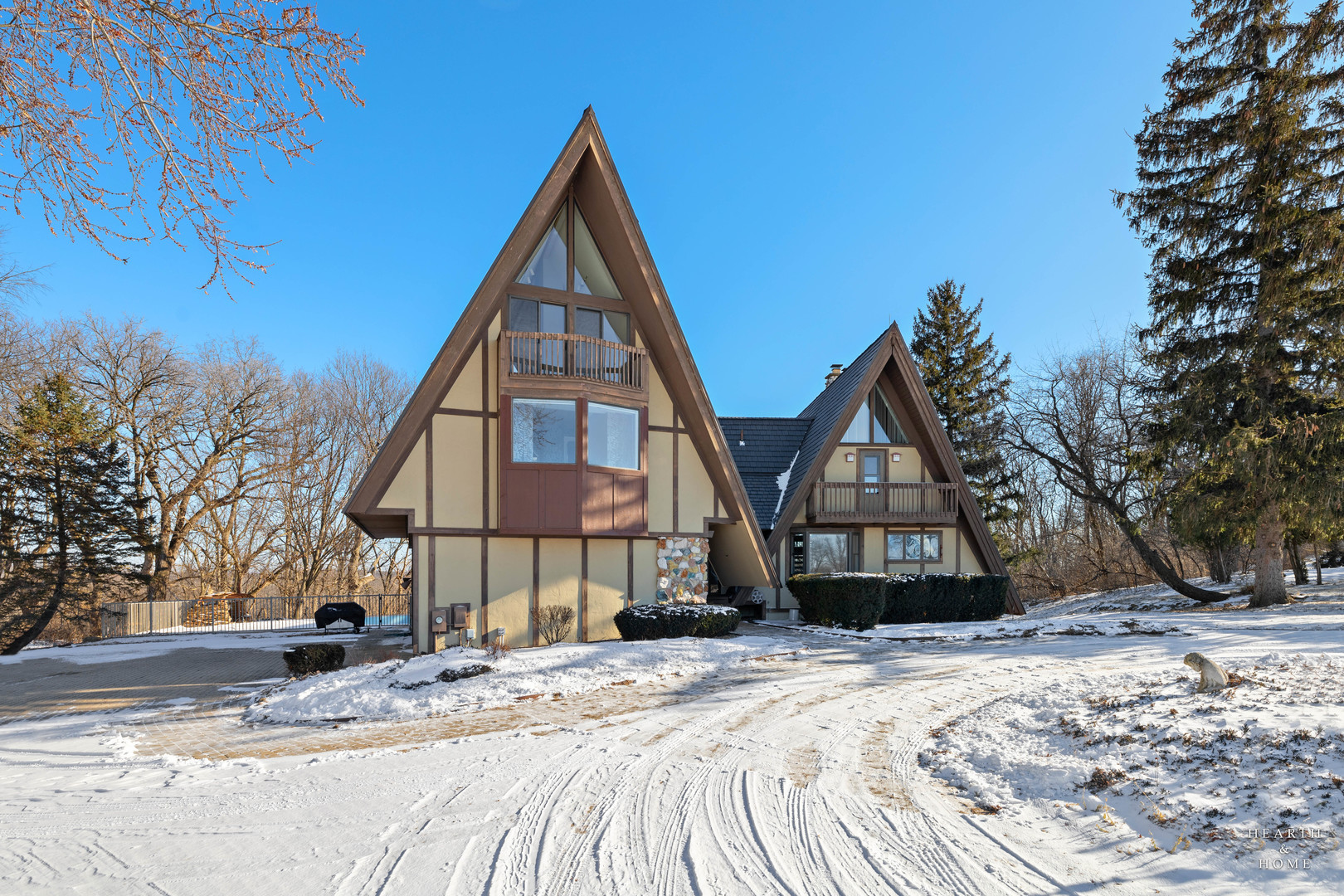 7814 N Pillow Hill Road, Spring Grove, IL 60081