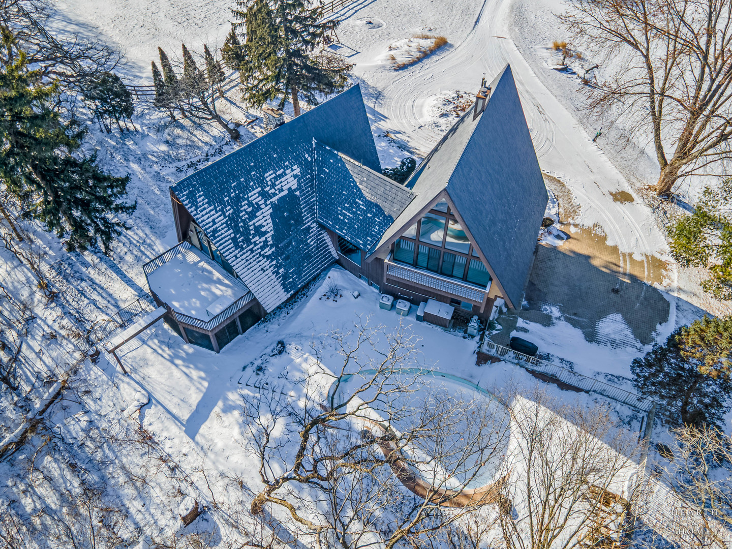 7814 N Pillow Hill Road, Spring Grove, IL 60081