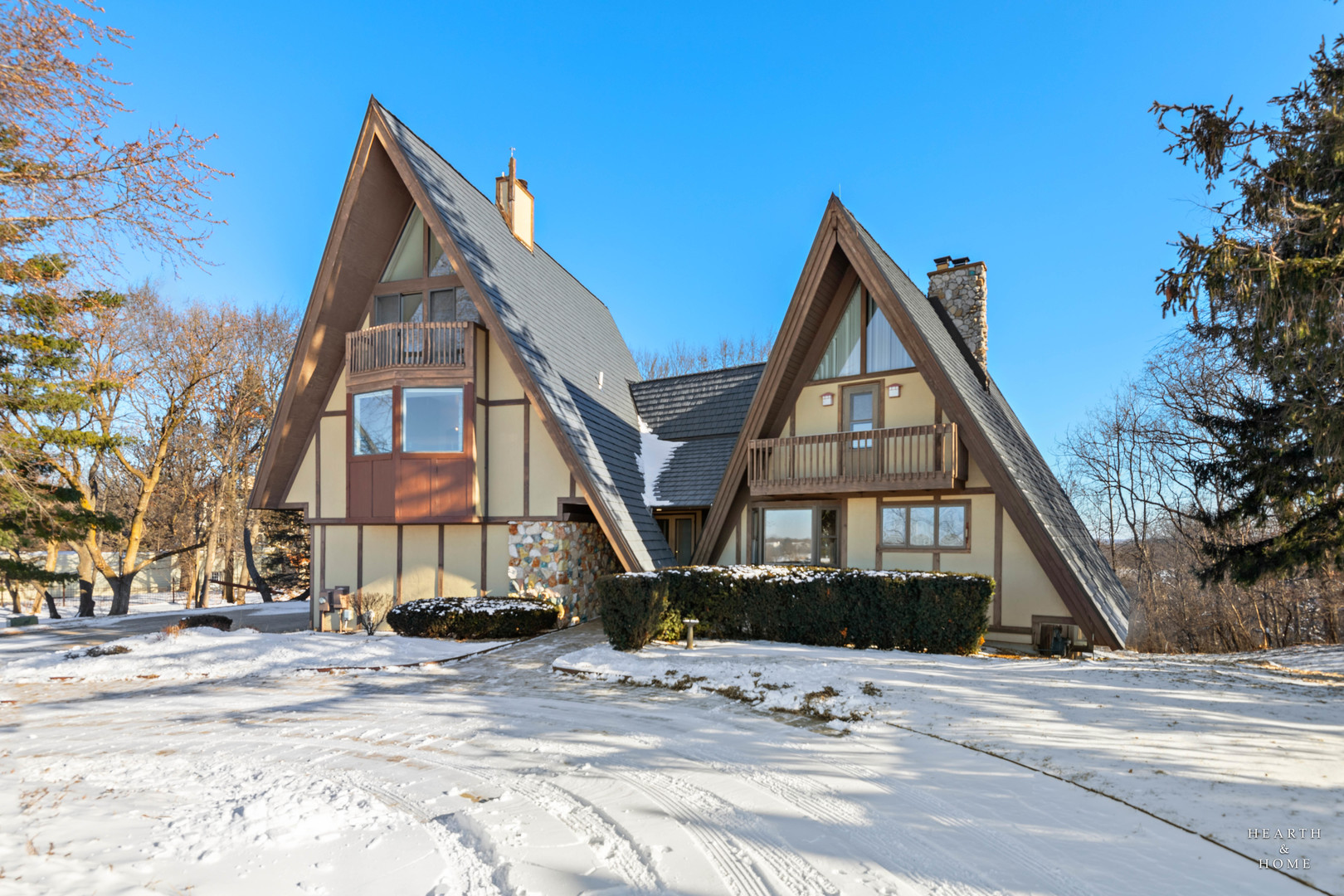 7814 N Pillow Hill Road, Spring Grove, IL 60081