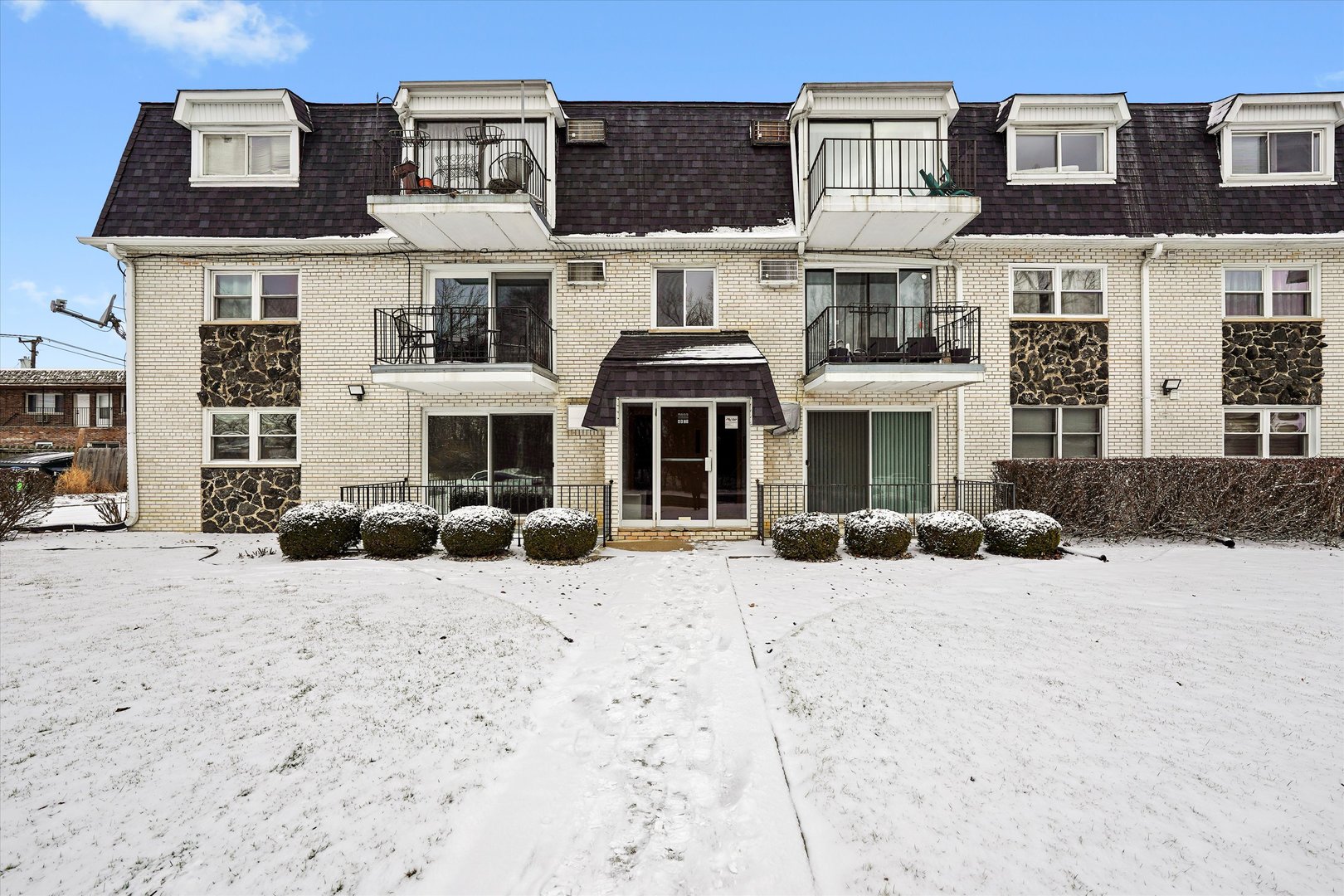 7932 W 93rd Street #2A, Hickory Hills, IL 60457