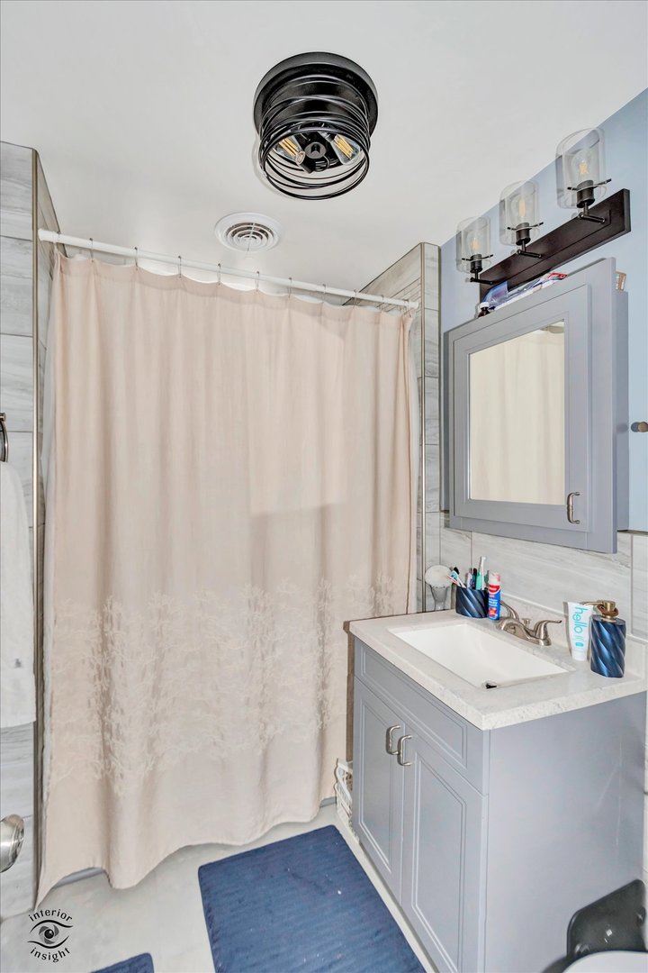 4107 S Archer Avenue, Chicago, IL 60632